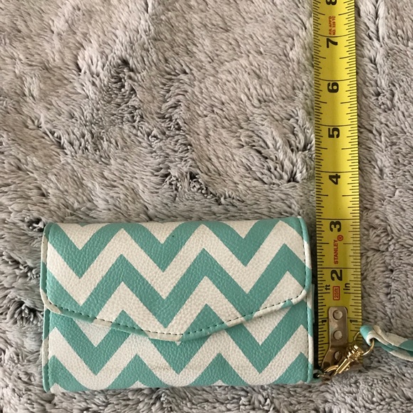 Chevron Phone Wristlet - Picture 5 of 5